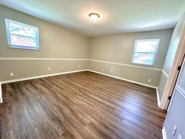 Building Photo - 6530 Pine Cone Dr