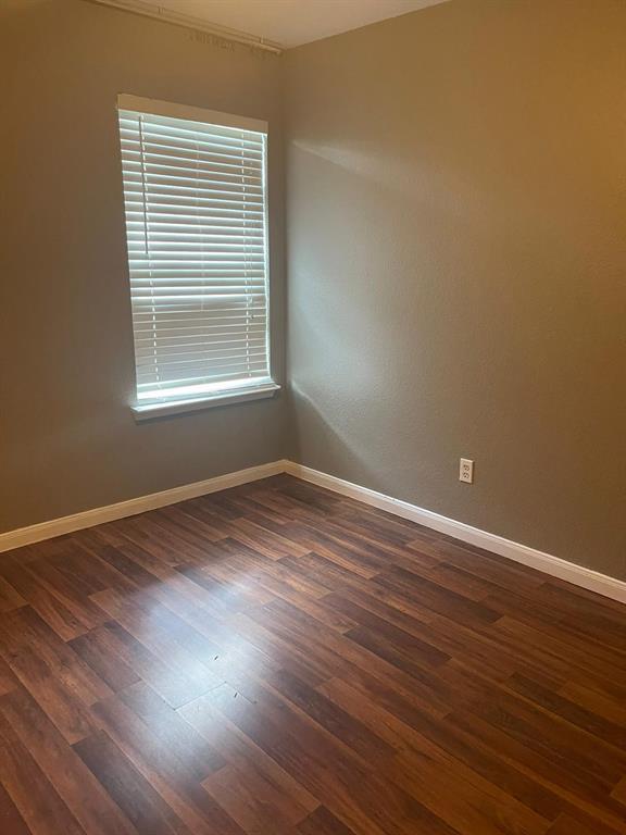 Building Photo - 5615 W Harrow Dr