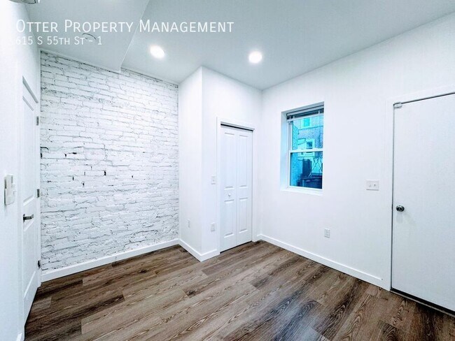 Building Photo - 615 S 55th St