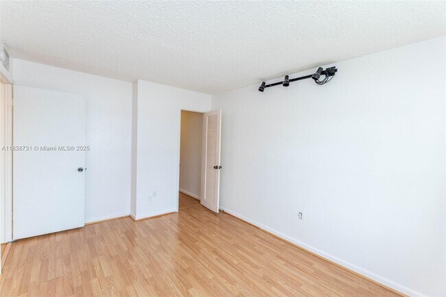 Building Photo - 3862 NE 171 St