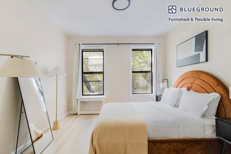 Building Photo - 251 W 18th St