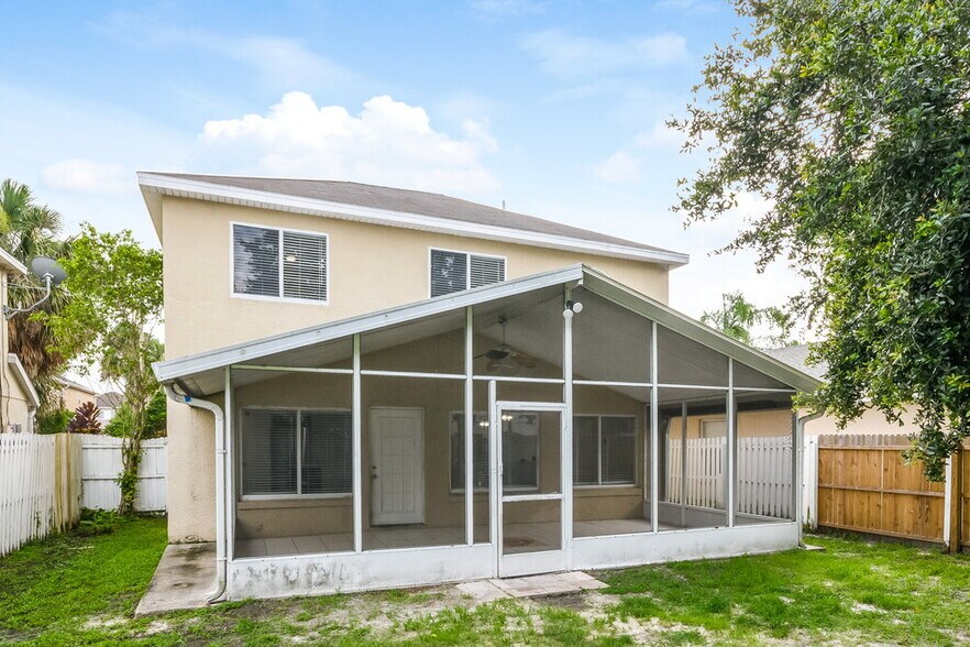 Building Photo - 1231 Heather Lake Dr
