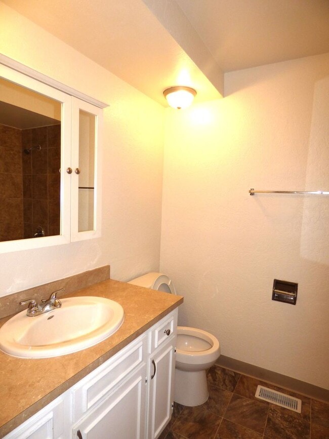 Building Photo - 3 bed 2 bath Home in North Salem