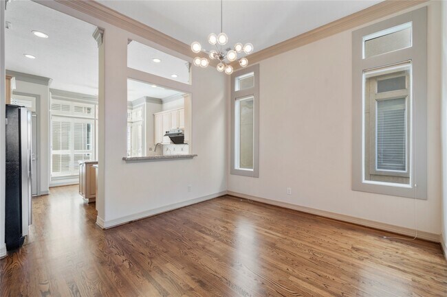 Building Photo - 1515 Hyde Park Blvd