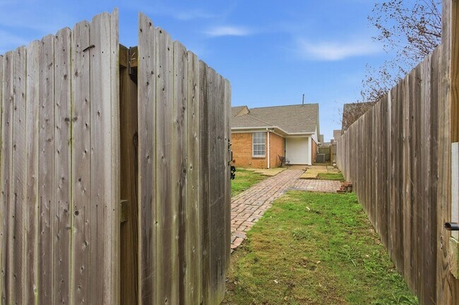 Building Photo - 6856 Wrigley Dr