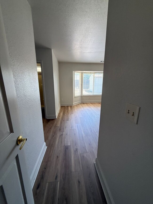 Building Photo - Prime Location 3 Bed 2 Bath Updated Home!