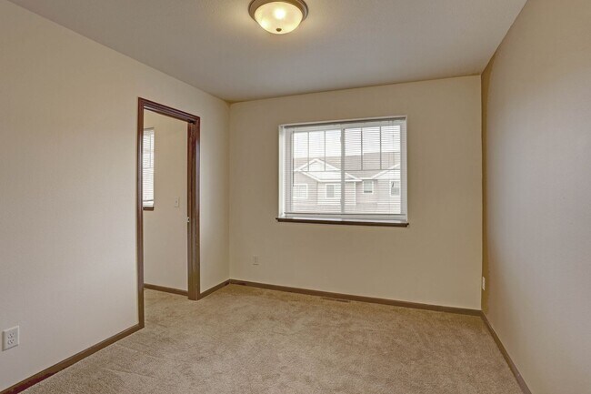 Building Photo - 101 Partridge Path