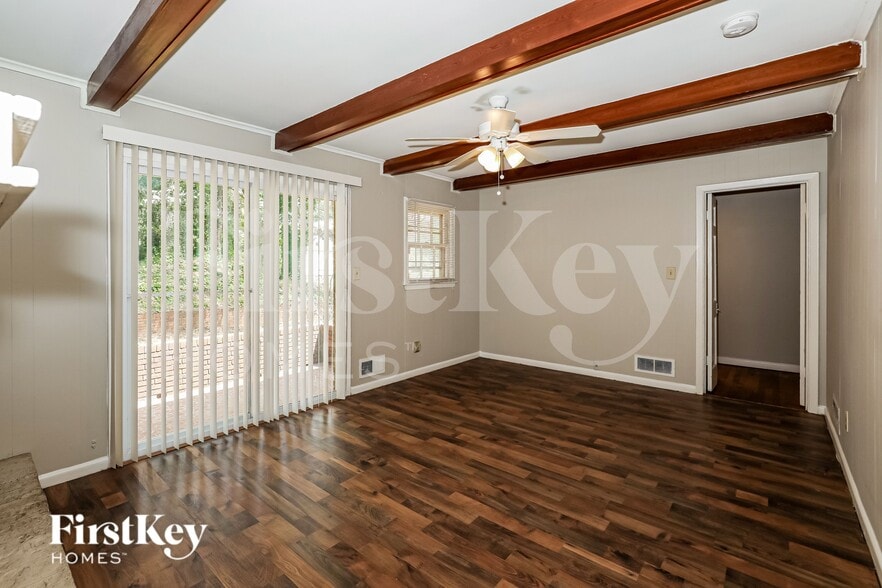 Building Photo - 3605 Carriage Way