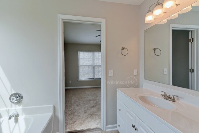 Building Photo - Beautiful 3br/2.5bth Home with Bonus Room ...