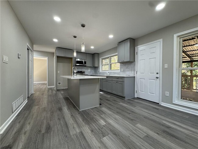 Building Photo - 3489 Creighton Rd SW