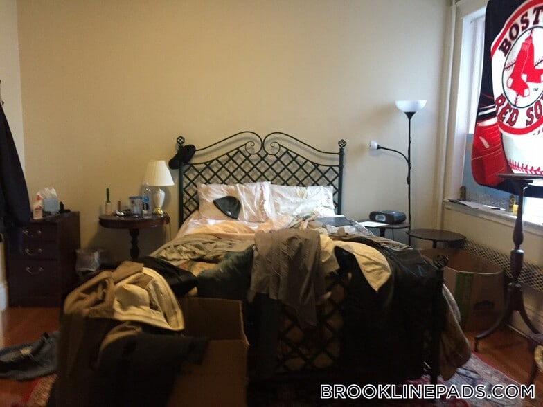 Building Photo - 18 Euston St