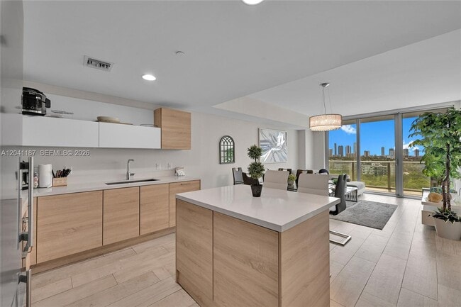 Building Photo - 16385 Biscayne Blvd