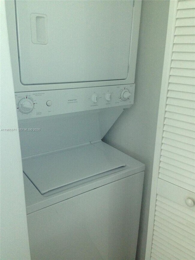 Building Photo - 951 Brickell Ave