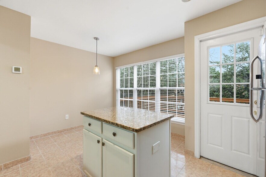 Building Photo - 8074 Sebon Dr