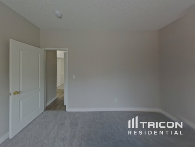 Building Photo - 5950 Fescue Dr