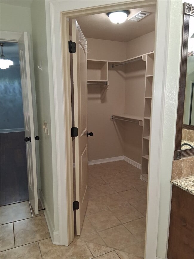 Building Photo - 3864 W Providence Dr