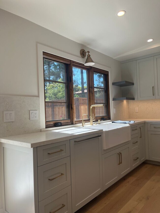 Building Photo - Completely Remodeled Home in Prime Los Gat...