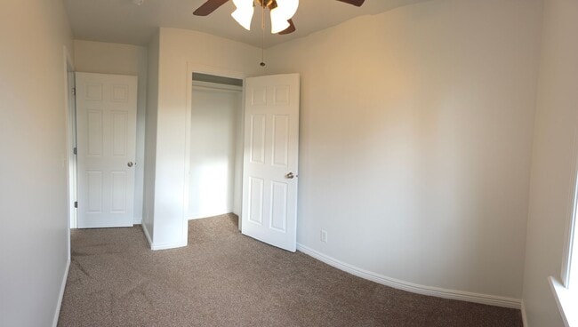 Building Photo - LEASE TAKEOVER - 3 Bed, 1.5 bath townhome available in the Vallinda Community