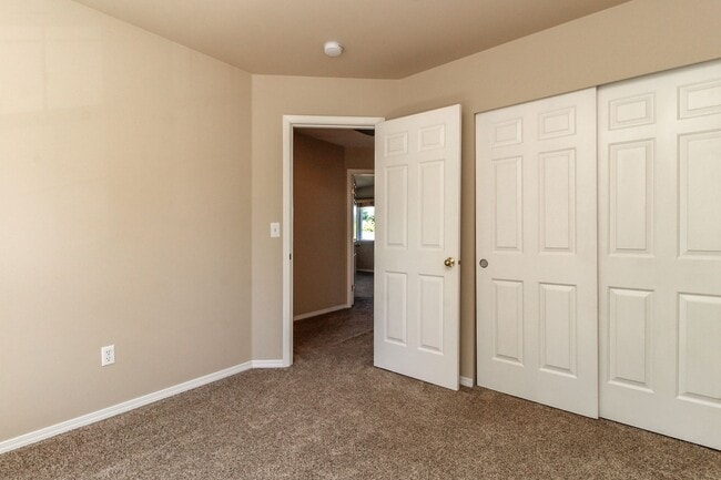 Building Photo - Charming 3-bedroom Craftsman Style DuPont ...