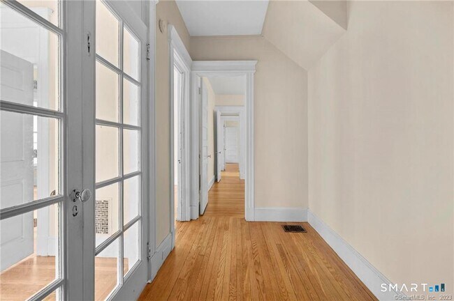 Building Photo - 167 Norton St