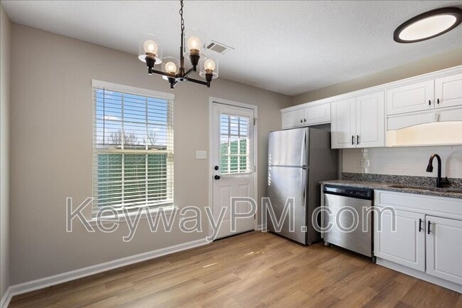 Building Photo - 517 Edgecliff Ln