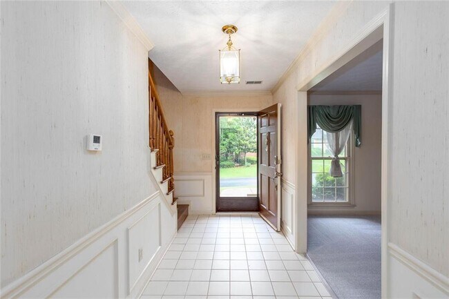 Building Photo - 179 Lakeside Dr NW