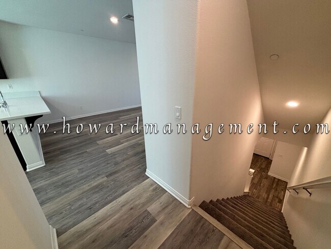 Building Photo - 3 Bed 3 Bath, Three Story Townhome with pr...