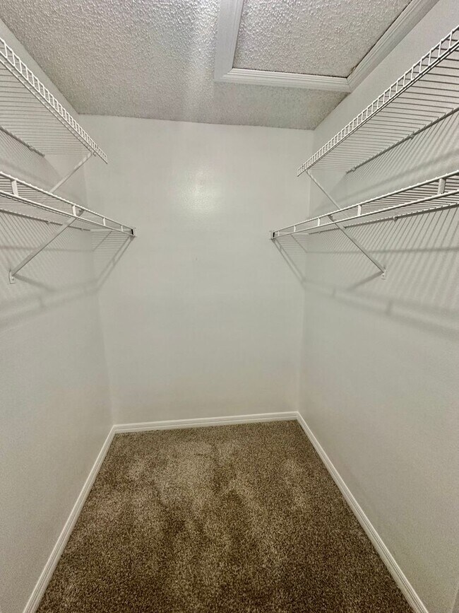 Building Photo - WG #304