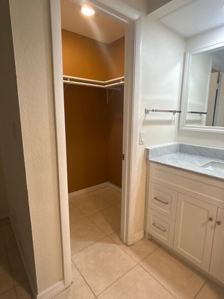 Building Photo - 2930 SW 87th Ter