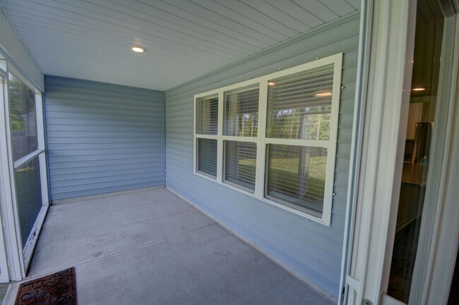Building Photo - 13 Evian Ct