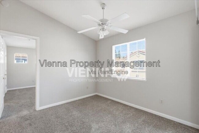 Building Photo - 885 Halidon Way