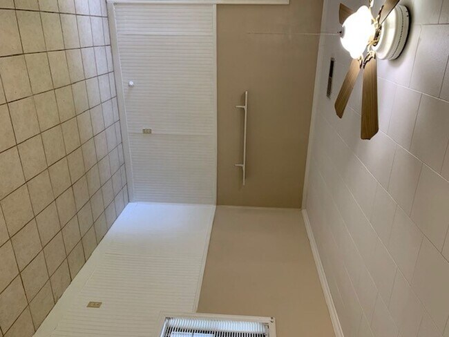 Building Photo - 1 Bedroom Duplex located in Historic Valdo...