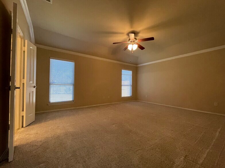 Building Photo - 840 English Ivy Dr