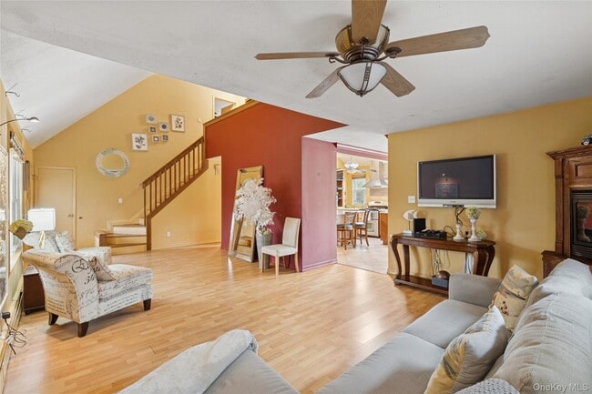 Building Photo - 3 Meadowgrass Ln