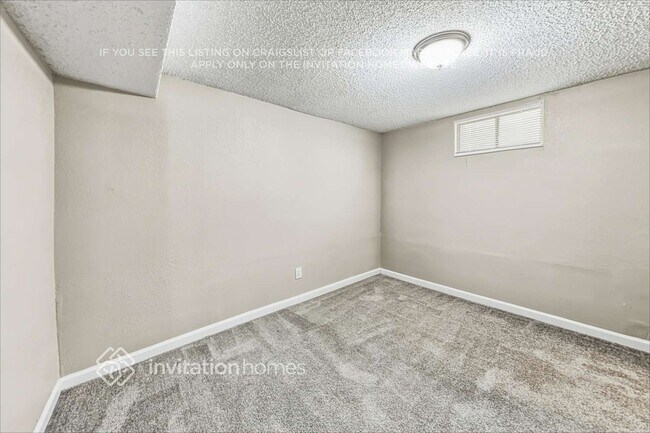 Building Photo - 16372 E Brown Dr