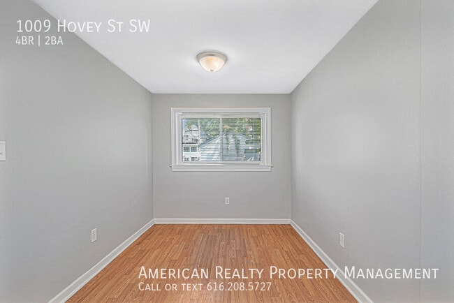 Building Photo - 1009 Hovey St SW