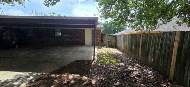 Building Photo - Available Now! Adorable 2 Bedroom 2 Bath Duplex in Longview!