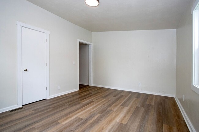 Building Photo - One Bedroom Duplex