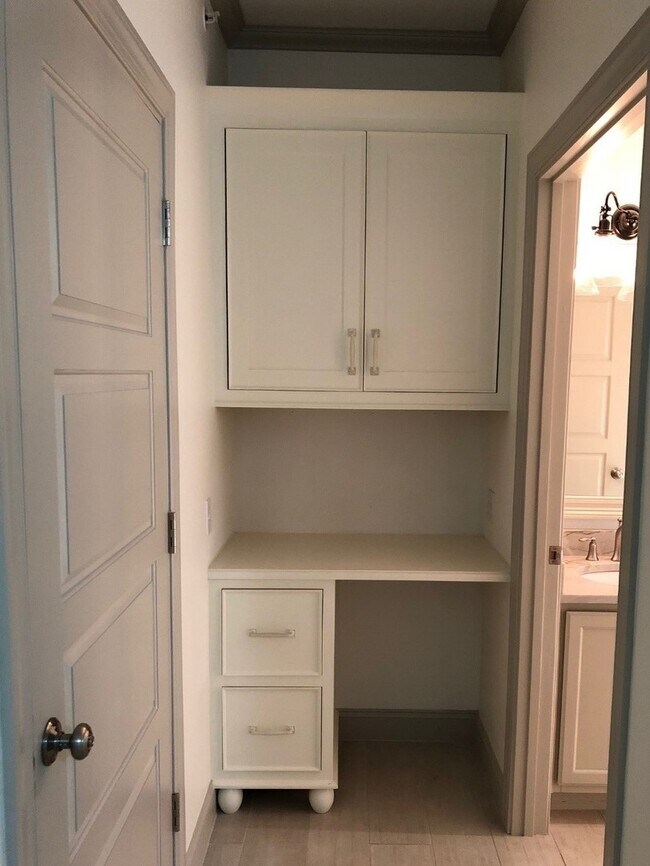 Building Photo - 2B/2B Condo in Old Bay Village – Upgraded ...
