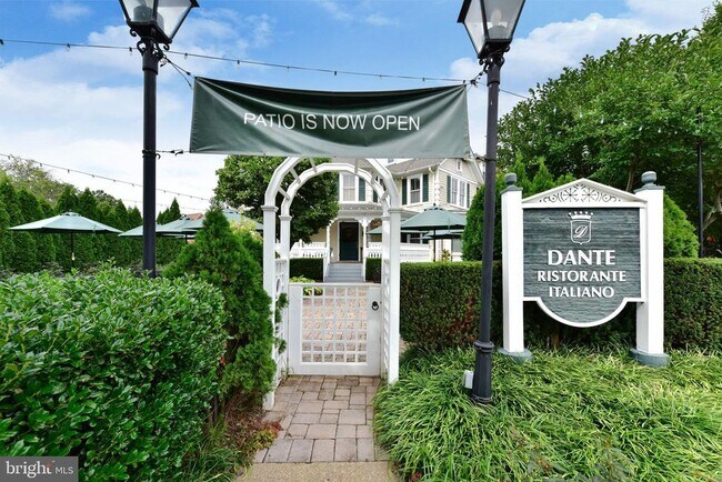 Building Photo - 11922 Holly Spring Dr