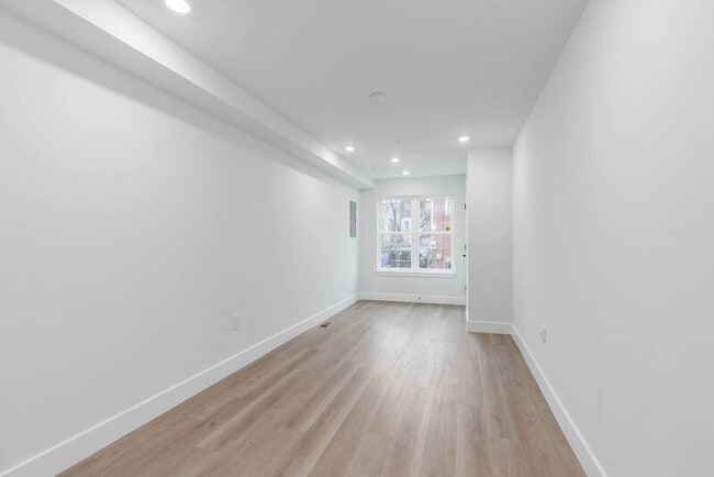 Building Photo - 2057 E Rush St