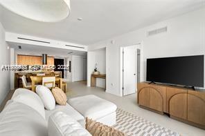 Building Photo - 9901 W Bay Harbor Dr