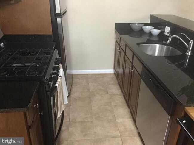 Building Photo - 4381 Americana Dr