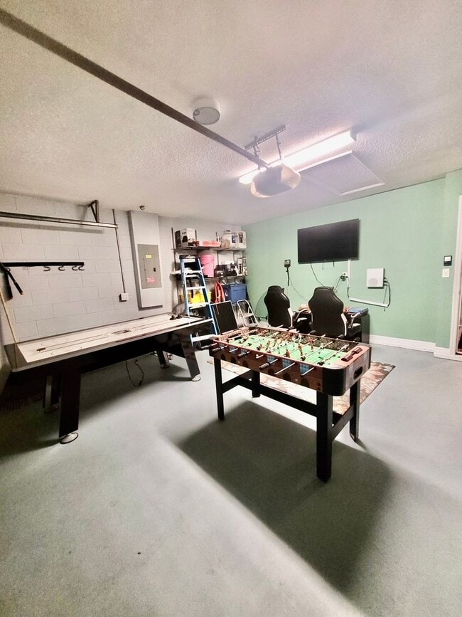 Building Photo - Fully furnished 3 bed 2 bath in beautiful Davenport