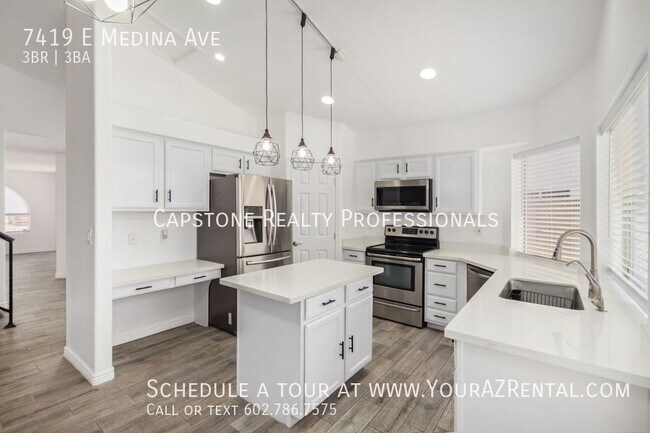 Building Photo - 7419 E Medina Ave