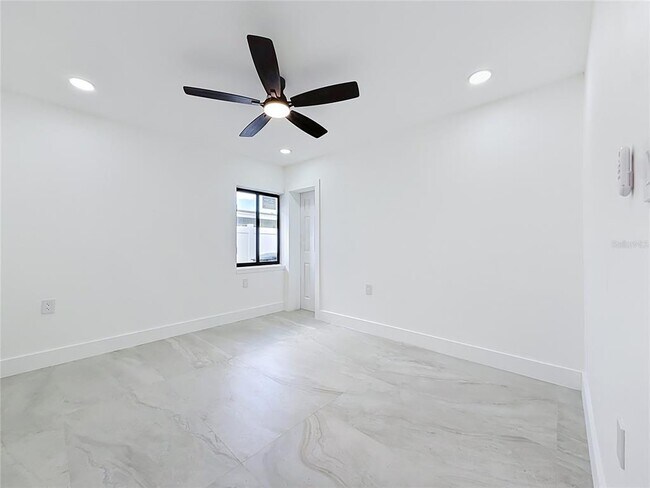 Building Photo - 2472 Tradewinds Dr