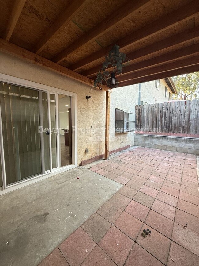 Building Photo - 8535 Paradise Valley Rd