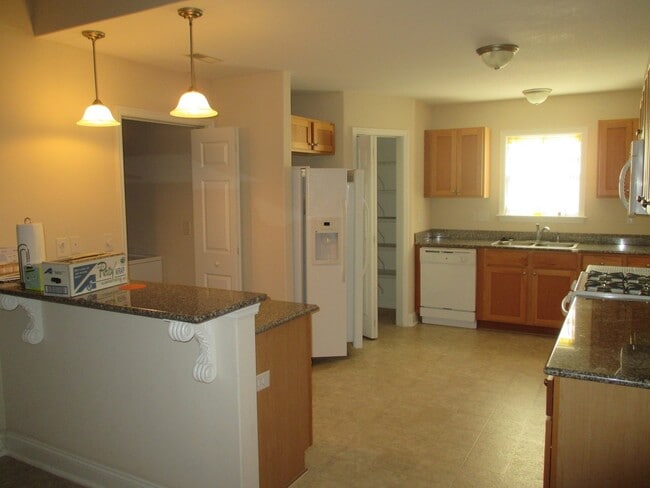 Building Photo - 105 Westwood Ct