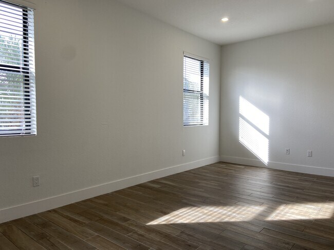 Building Photo - 401 Bella Sol Way