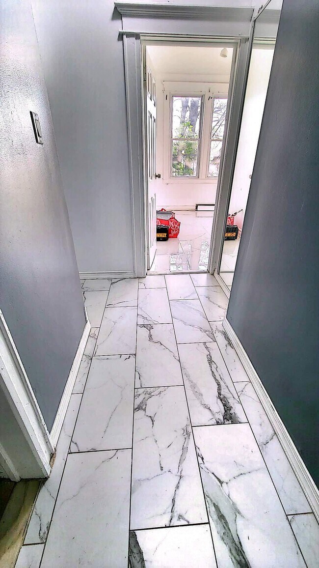 Building Photo - 601 Columbia Ave